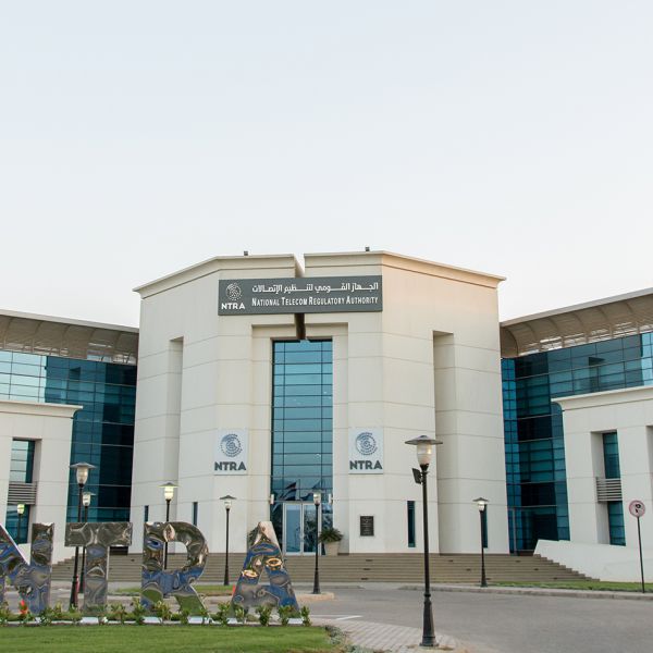 الجهاز القومي لتنظيم الاتصالات يُلزم الشركات بتعويض المستخدمين المتضررين من حريق سنترال رمسيس