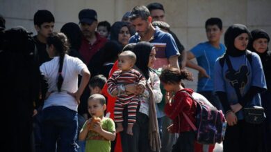 لبنان يبدأ تنفيذ أول خطة أممية لعودة اللاجئين السوريين بحوافز مالية.. و11 ألفًا يسجلون للعودة في الأسبوع الأول