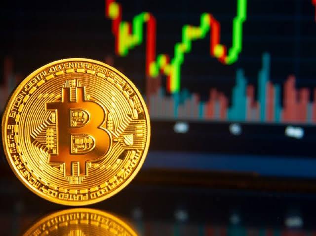 بتكوين تكسر حاجز الـ111 ألف دولار وتسجل أعلى مستوى في تاريخها