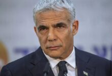 زعيم المعارضة الإسرائيلية ينتقد استهداف القصر الرئاسي بدمشق