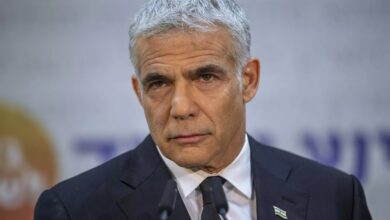 زعيم المعارضة الإسرائيلية ينتقد استهداف القصر الرئاسي بدمشق