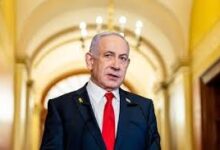 نتنياهو يصاب بالتهاب معوي بسبب طعام ملوث ويغيب عن جلسة الحكومة.. ومخاوف طبية بسبب تاريخه الصحي