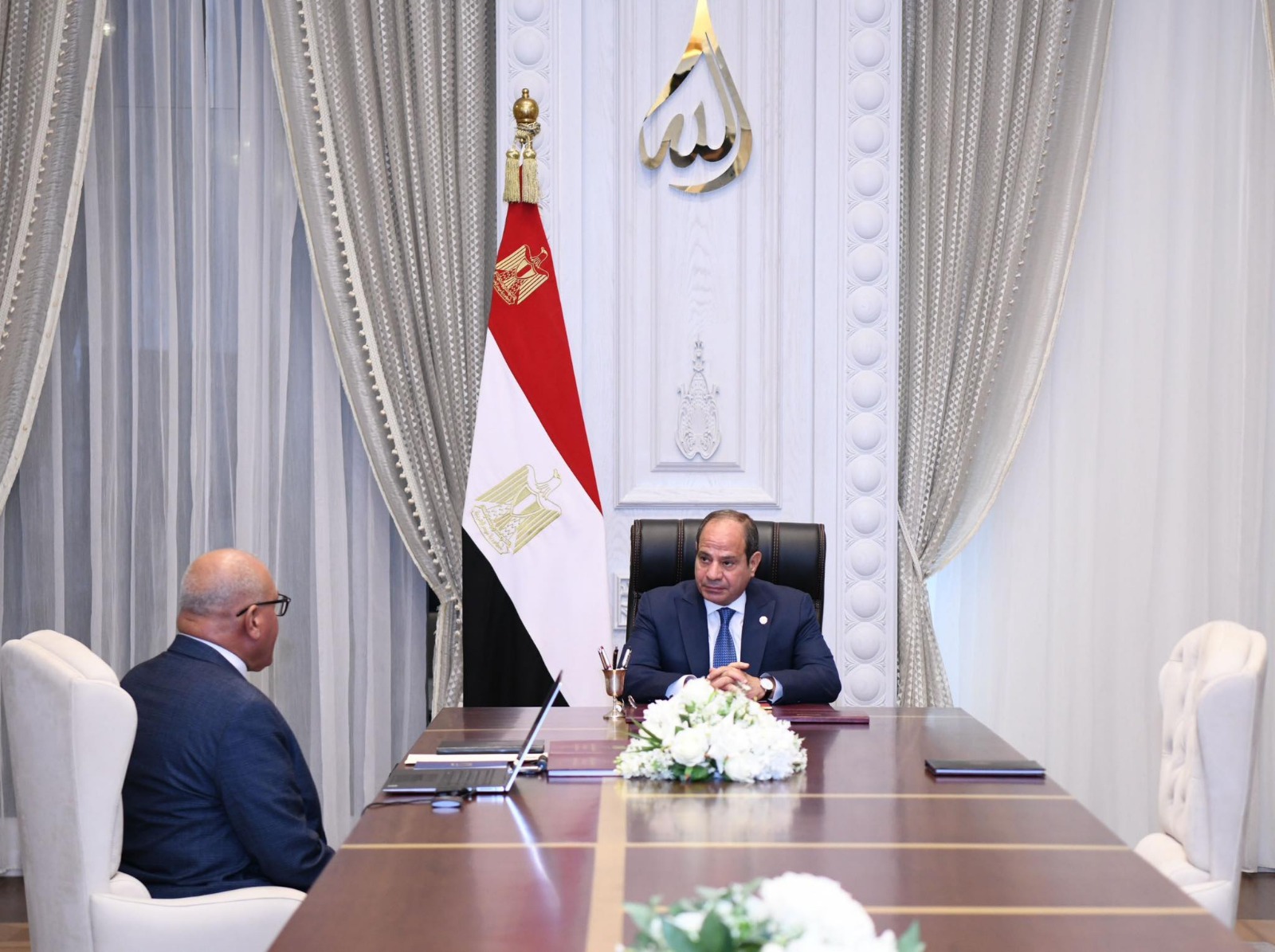الرئيس السيسي يتابع مشروعات "العربية للتصنيع" والهيئة تنتج 28 ألف سيارة سيتروين C4X 1 الرئيس السيسي يتابع مشروعات "العربية للتصنيع" والهيئة تنتج 28 ألف سيارة سيتروين C4X