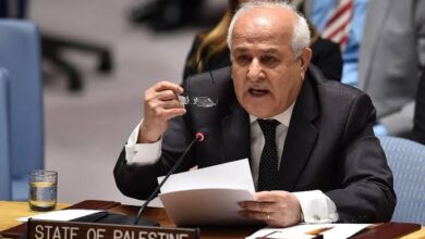 مندوب فلسطين بالأمم المتحدة: العالم يشاهد غزة تموت جوعًا. وإسرائيل تمنع دخول المساعدات