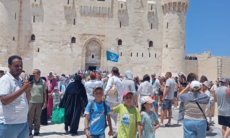 آلاف الزوار يتوافدون على مواقع الإسكندرية الأثرية بعد فتحها مجانًا احتفالًا بعيد الثغر القومي 1 آلاف الزوار يتوافدون على مواقع الإسكندرية الأثرية بعد فتحها مجانًا احتفالًا بعيد الثغر القومي