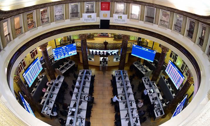 البورصة المصرية تربح 13 مليار جنيه في ختام الأسبوع.. وتداولات تتجاوز 349 مليار جنيه 1 البورصة المصرية تربح 13 مليار جنيه في ختام الأسبوع.. وتداولات تتجاوز 349 مليار جنيه