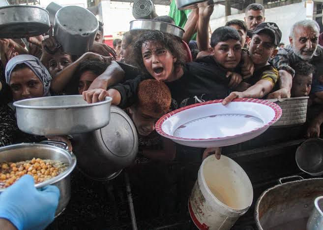 غزة على حافة الهاوية.. الجوع يفتك بالأطفال ومناشدات دولية لمجابهة "مجاعة من صنع الإنسان" 1 غزة على حافة الهاوية.. الجوع يفتك بالأطفال ومناشدات دولية لمجابهة "مجاعة من صنع الإنسان"