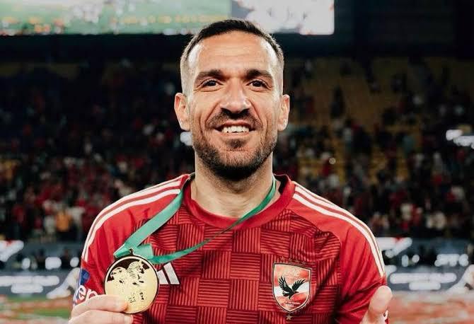 معلول يرحل غاضبًا بعد 8 سنوات.. تجاهل معسكر تونس ويرفض وداع الأهلي قبل كأس العالم 1 معلول يرحل غاضبًا بعد 8 سنوات.. تجاهل معسكر تونس ويرفض وداع الأهلي قبل كأس العالم