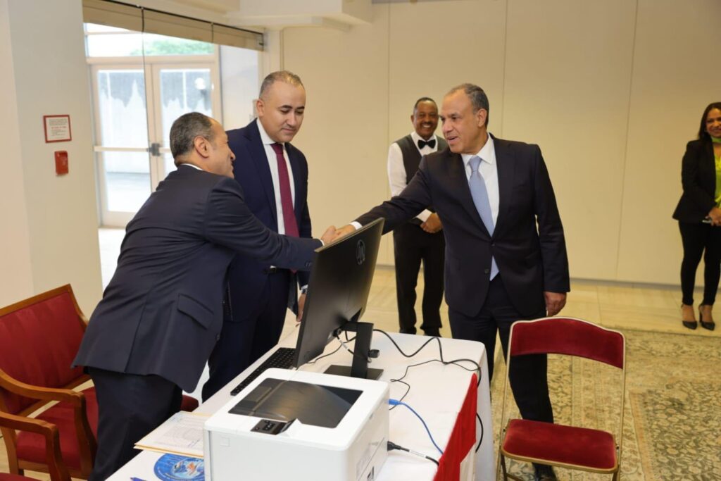 وزير الخارجية يُدلي بصوته في انتخابات مجلس الشيوخ بواشنطن
