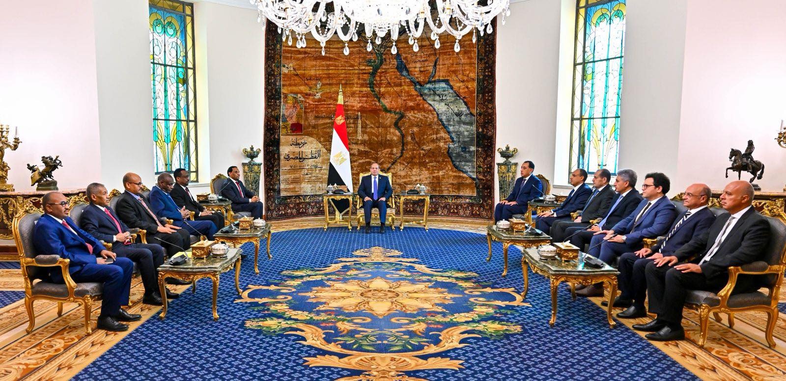 السيسي يؤكد دعم مصر الكامل لاستقرار السودان ووحدته خلال لقاء كامل ادريس
