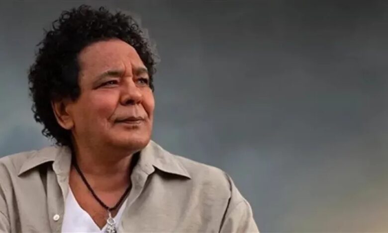 الكينج محمد منير يغادر المستشفى بعد تعافيه