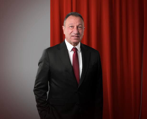 وسط غضب الجماهير وتعثر الكرة.. الخطيب يفتتح مجمع سباحة جديد بفرع الأهلي زايد