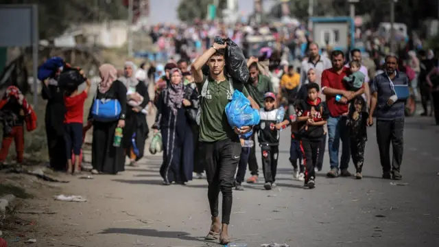 الأونروا: قصف الاحتلال وأوامر الإخلاء تدفع عائلات غزة للنزوح وسط مجاعة غير مسبوقة 1 الأونروا: قصف الاحتلال وأوامر الإخلاء تدفع عائلات غزة للنزوح وسط مجاعة غير مسبوقة