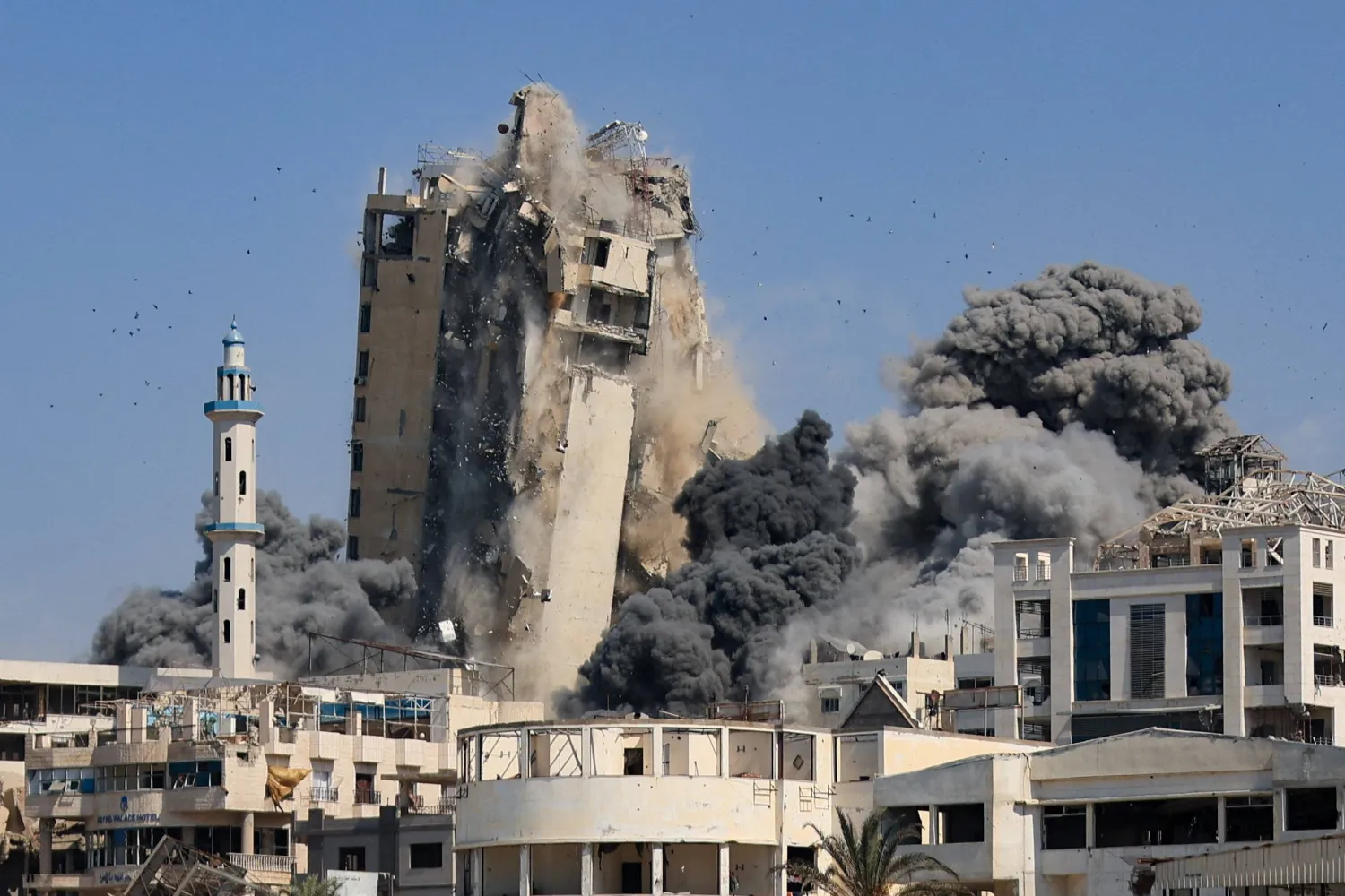 محللون اقتصاديون يحذرون.. احتلال غزة سيكلف إسرائيل 60 مليار شيكل سنوياً ويؤدي إلى انهيار اقتصادي كامل