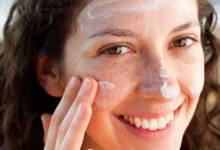تضر أكثر مما تنفع.. 4 منتجات تجميلية يحذر الأطباء من استخدامها