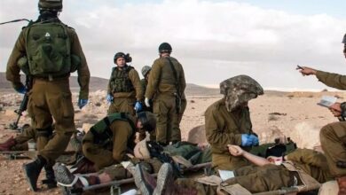 إصابة 8 جنود إسرائيليين في انقلاب مركبة عسكرية قرب غزة