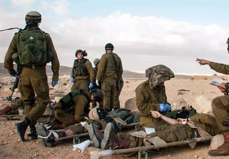 إصابة 8 جنود إسرائيليين في انقلاب مركبة عسكرية قرب غزة