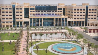 خريجو كلية الصيدلة بجامعة 6 أكتوبر يطالبون بشهادات التخرج تأخير شهرين