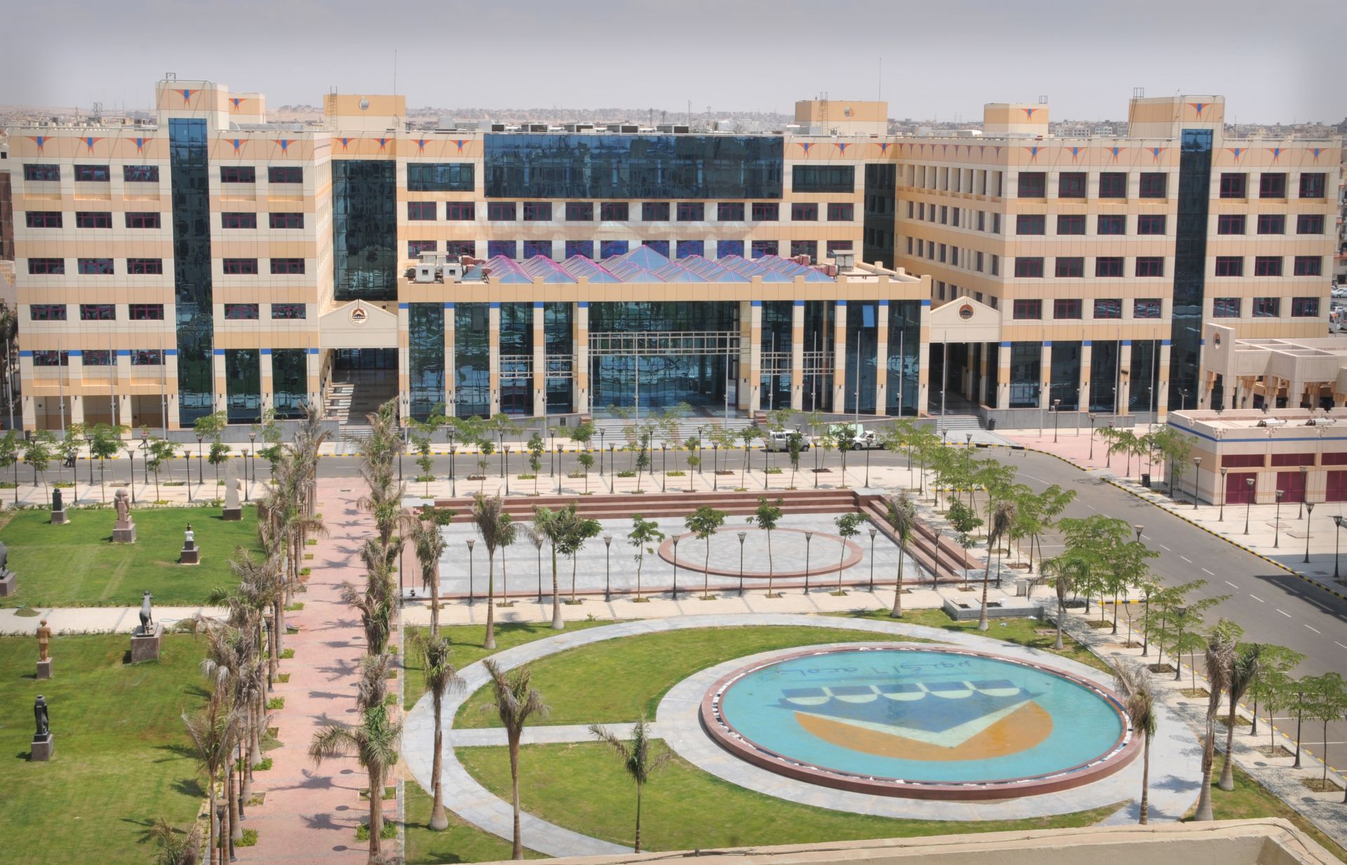 خريجو كلية الصيدلة بجامعة 6 أكتوبر يطالبون بشهادات التخرج تأخير شهرين