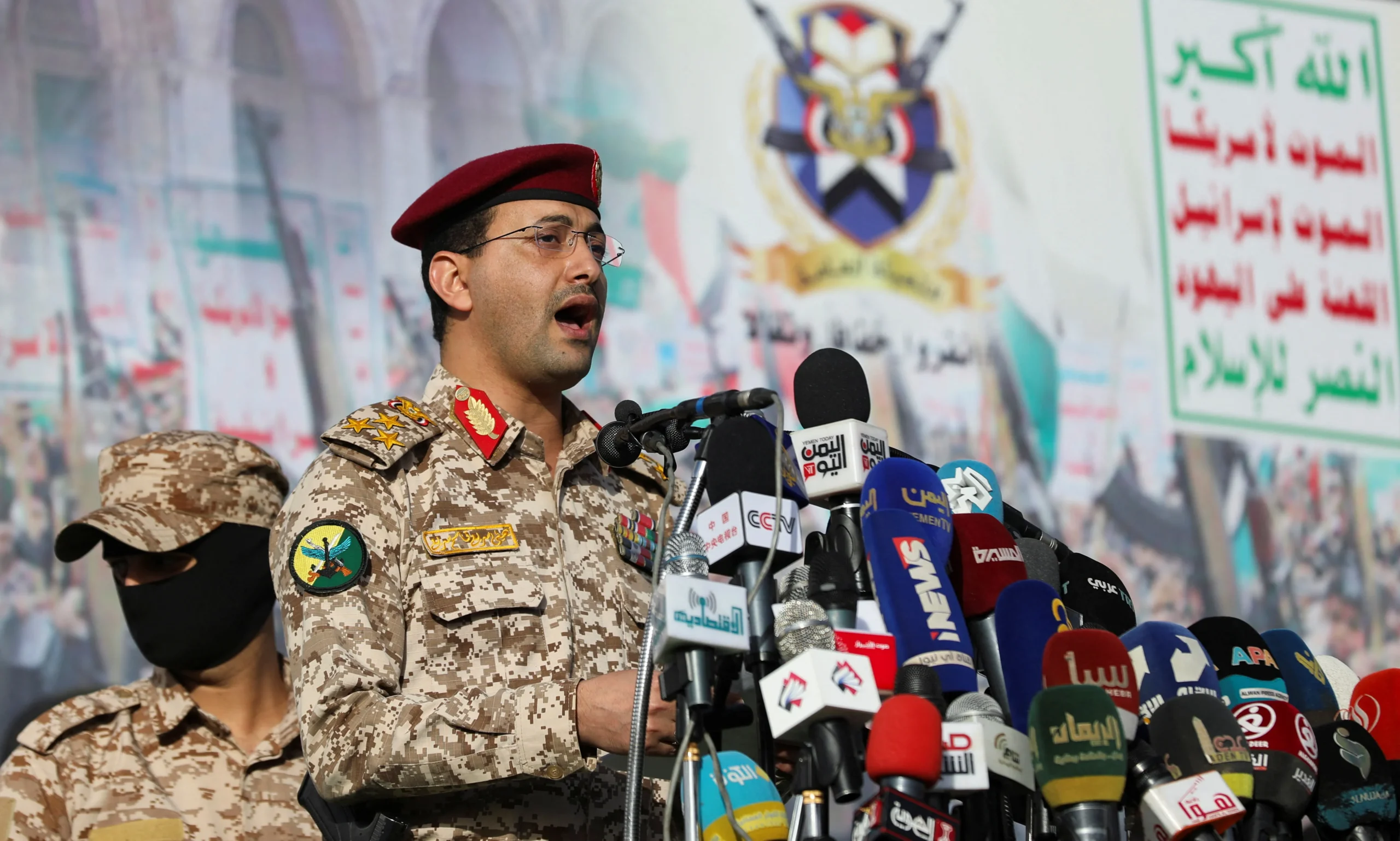 الحوثيون يعلنون استهداف إسرائيل بصاروخ باليستي فرط صوتي