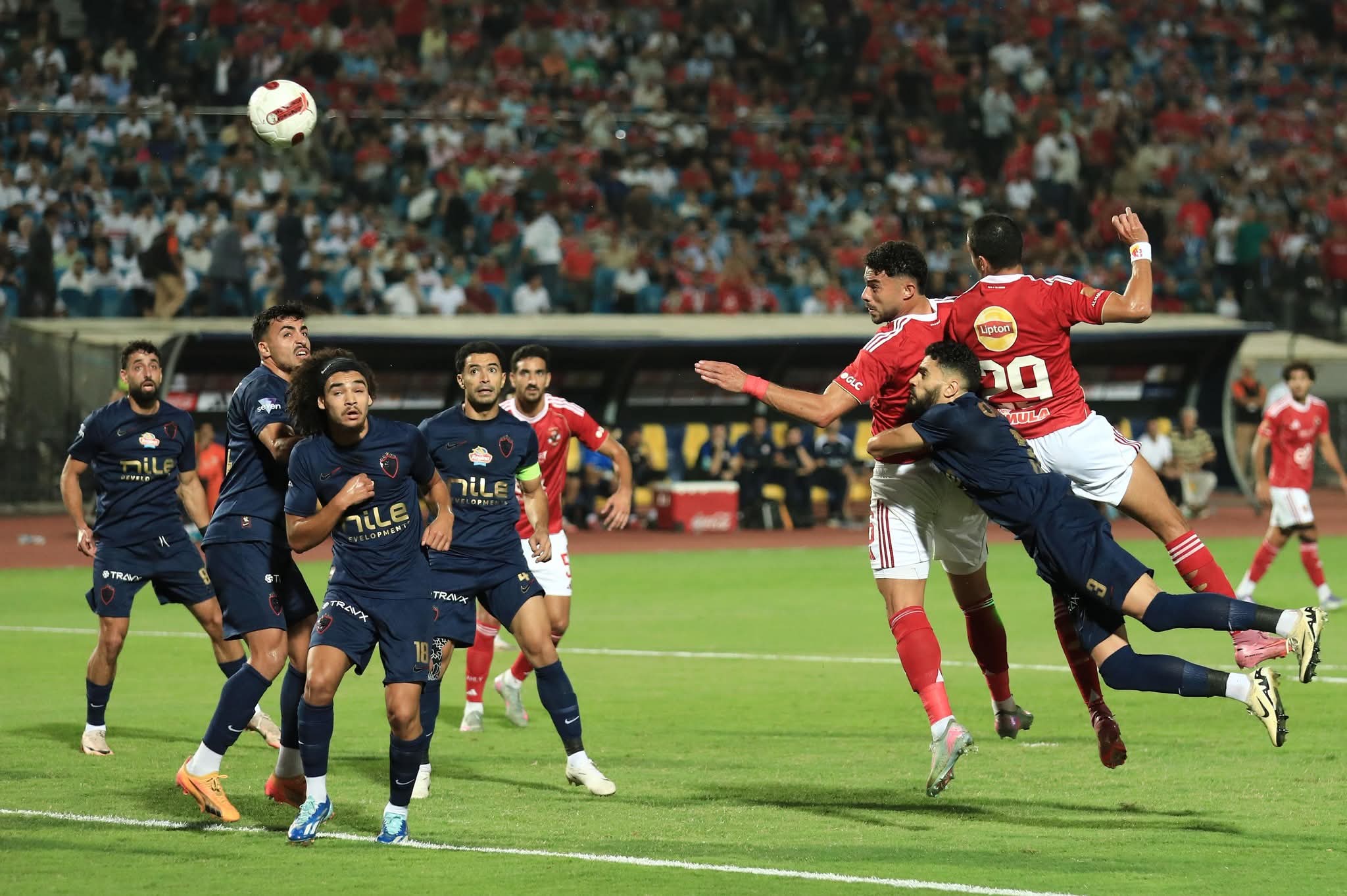 الأهلي يقلب الطاوله علي الزمالك ويقتنص الفوز 2-1 في قمه الجوله التاسعه للدوري