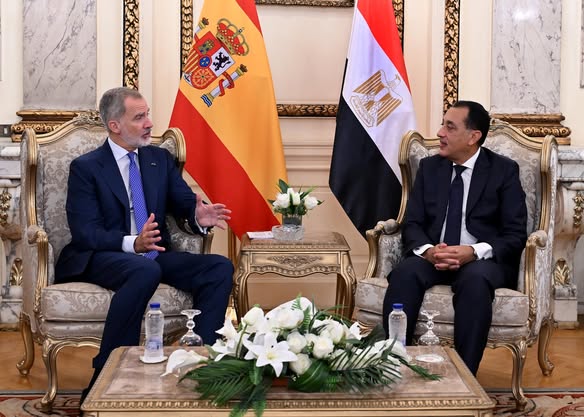 مدبولي يستقبل ملك إسبانيا في مقر الحكومة ويؤكد دعم مصر لتعزيز التعاون الثنائي
