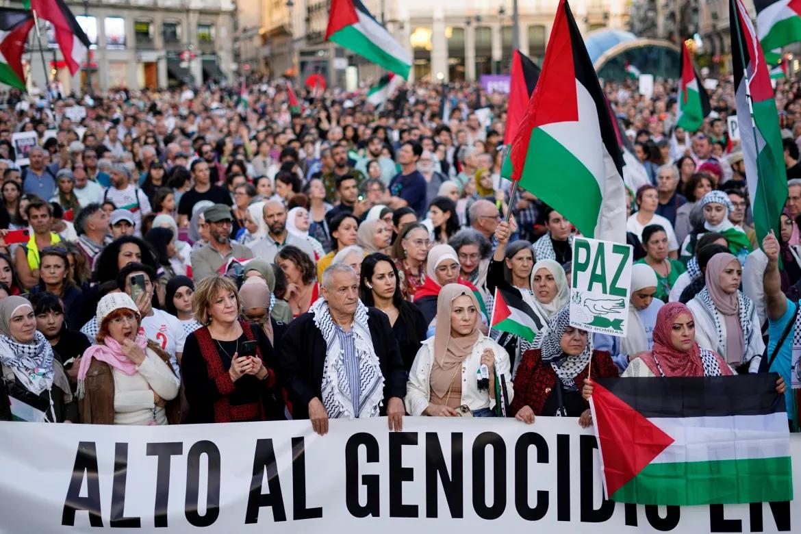 إضراب ومظاهرات واسعة في إيطاليا تضامنًا مع الفلسطينيين وسط الحرب على غزة 1 إضراب ومظاهرات واسعة في إيطاليا تضامنًا مع الفلسطينيين وسط الحرب على غزة