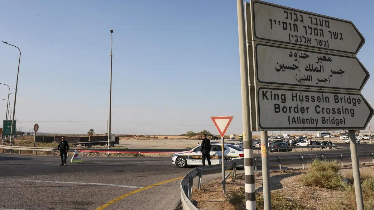 إسرائيل تعلن إعادة فتح معبر اللنبي أمام المسافرين غدا الجمعة 1 إسرائيل تعلن إعادة فتح معبر اللنبي أمام المسافرين غدا الجمعة