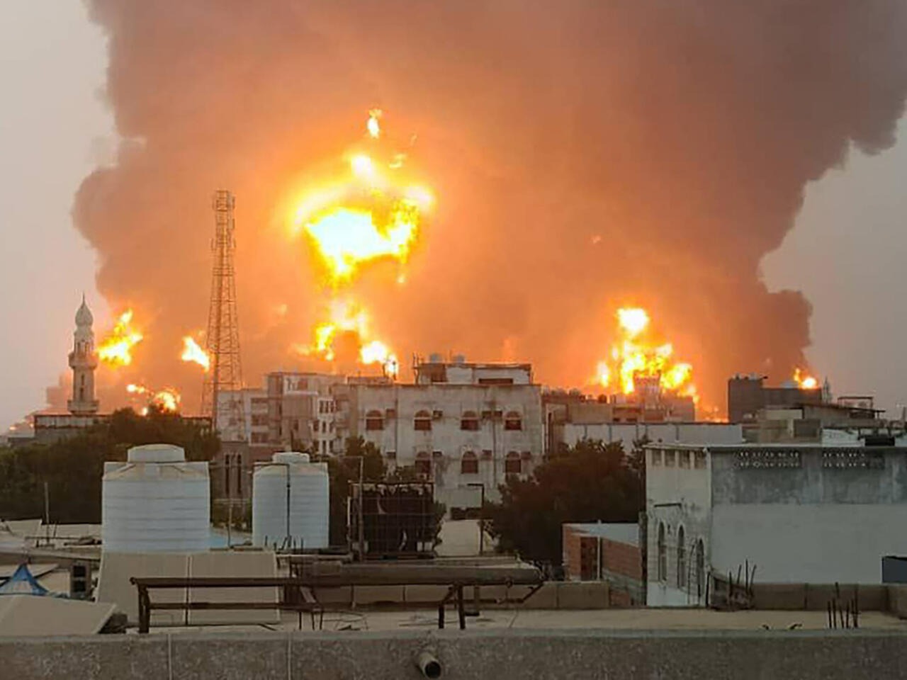 نتنياهو يأمر أكبر هجوم جوي على صنعاء بـ65 قذيفة بعد هجوم الحوثيين على إيلات 1 نتنياهو يأمر أكبر هجوم جوي على صنعاء بـ65 قذيفة بعد هجوم الحوثيين على إيلات