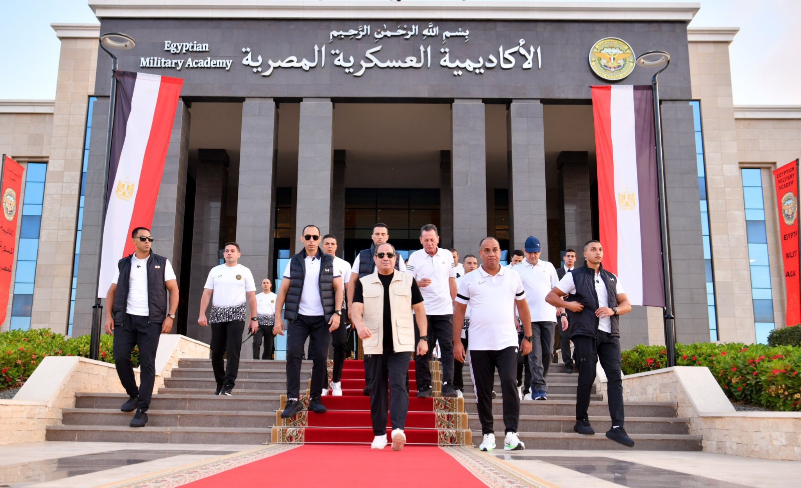 جولة السيسي في الأكاديمية العسكرية.. رسالة دعم للشباب وتأكيد على ثوابت الدولة
