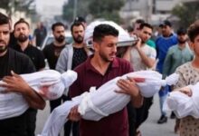إستشهاد43 فلسطينياً بينهم 4 بإنتظار المساعدات في قصف إسرائيلي في غزه