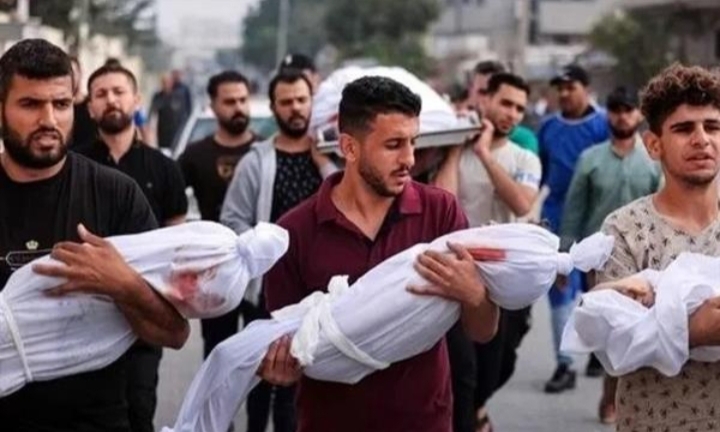 إستشهاد43 فلسطينياً بينهم 4 بإنتظار المساعدات في قصف إسرائيلي في غزه