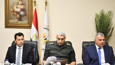 وزير الرياضة يبحث مع إدارة استاد القاهرة خطط التطوير واستضافة البطولات الدولية