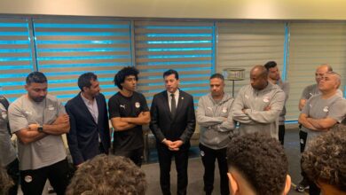 أشرف صبحي يودع بعثة منتخب الشباب قبل سفرها إلى تشيلي للمشاركة في كأس العالم