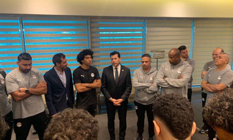 أشرف صبحي يودع بعثة منتخب الشباب قبل سفرها إلى تشيلي للمشاركة في كأس العالم