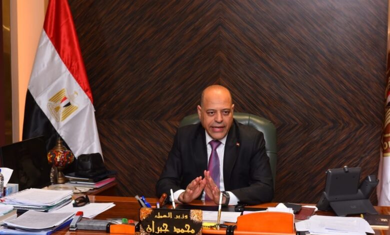 وزير العمل يصدر قرارًا جديدًا ينظم اعتماد الاستقالات العمالية 1 وزير العمل يصدر قرارًا جديدًا ينظم اعتماد الاستقالات العمالية