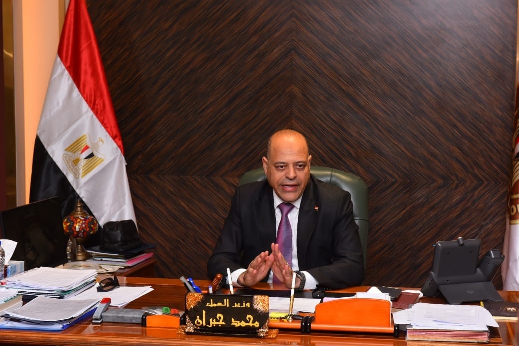 وزير العمل يصدر قرارًا جديدًا ينظم اعتماد الاستقالات العمالية 1 وزير العمل يصدر قرارًا جديدًا ينظم اعتماد الاستقالات العمالية