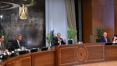 رئيس الوزراء يعقد لقاءً مفتوحًا مع رؤساء تحرير الصحف لمناقشة التحديات السياسية والاقتصادية الراهنة