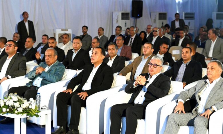 رئيس الوزراء يفتتح 40 مشروعًا صناعيًا بالقنطرة غرب باستثمارات 1.055 مليار دولار