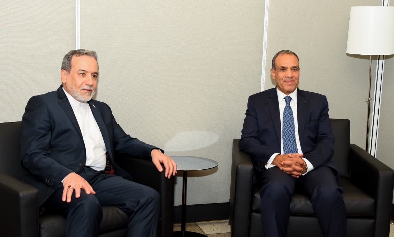 وزير الخارجية يلتقي نظيره الإيراني لبحث تطورات الملف النووي 1 وزير الخارجية يلتقي نظيره الإيراني لبحث تطورات الملف النووي