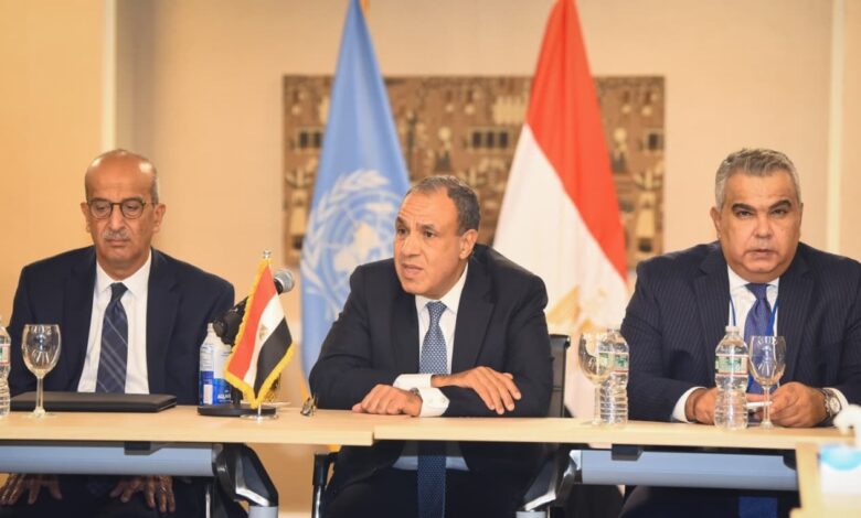 وزير الخارجية يلتقي المصريين العاملين في الأمم المتحدة بنيويورك