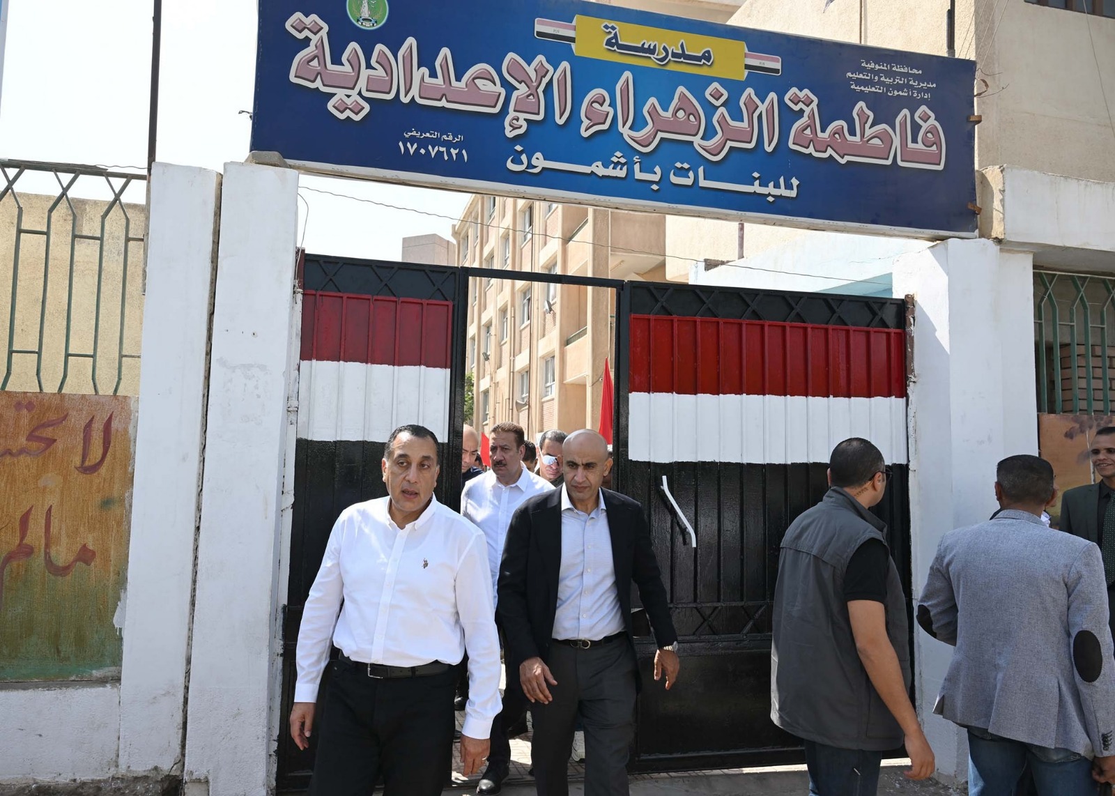 جولة مفاجئة لرئيس الوزراء في مدرسة فاطمة الزهراء بالمنوفية