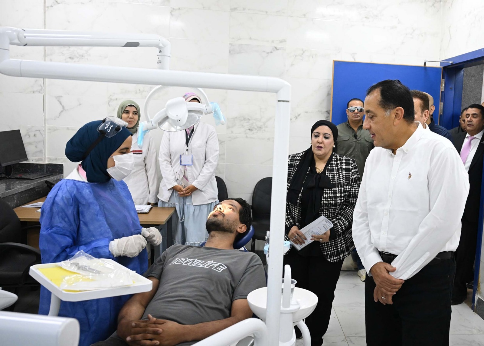 رئيس الوزراء يتفقد مركز طب الأسرة بقرية شمّا وقوافل المبادرات الطبية في المنوفية