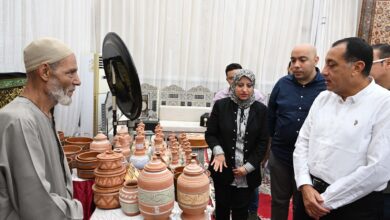 رئيس الوزراء يتفقد معرض الحرف اليدوية والتراثية بقرية شمّا في المنوفية