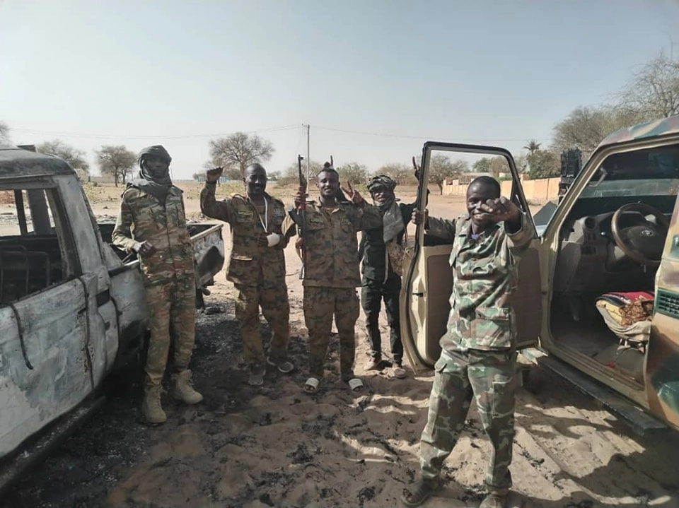 الجيش السوداني ينفذ أول إنزال جوي ناجح للفاشر وسط حصار متواصل 1 الجيش السوداني ينفذ أول إنزال جوي ناجح للفاشر وسط حصار متواصل