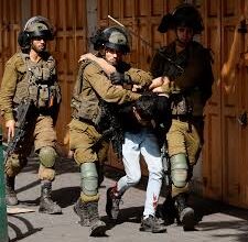 قوات الاحتلال تعتقل 6 فلسطينيين وتقتحم مدينة البيرة