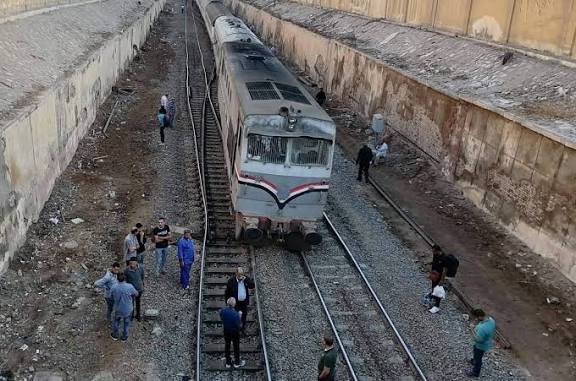 خروج قطار عن القضبان بشبين القناطر
