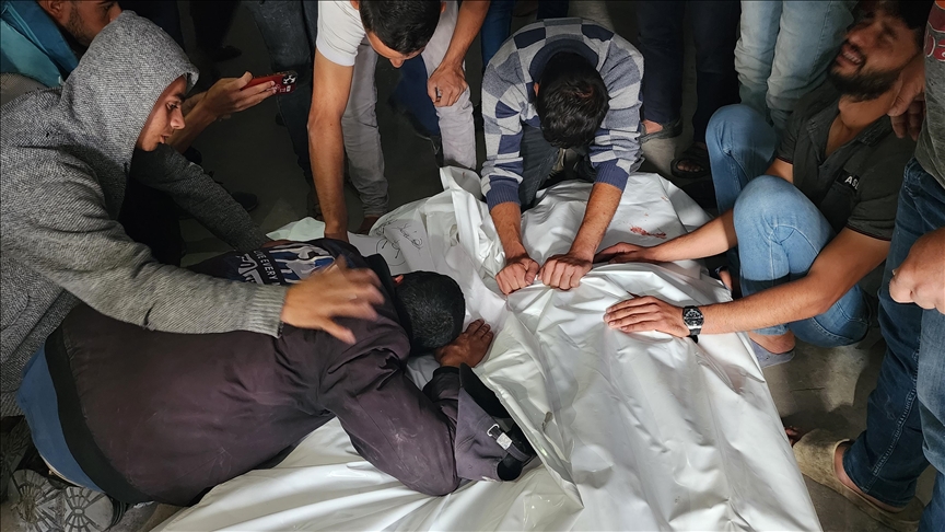 استشهاد 11 فلسطينيا في قصف إسرائيلي متواصل على غزة 1 استشهاد 11 فلسطينيا في قصف إسرائيلي متواصل على غزة