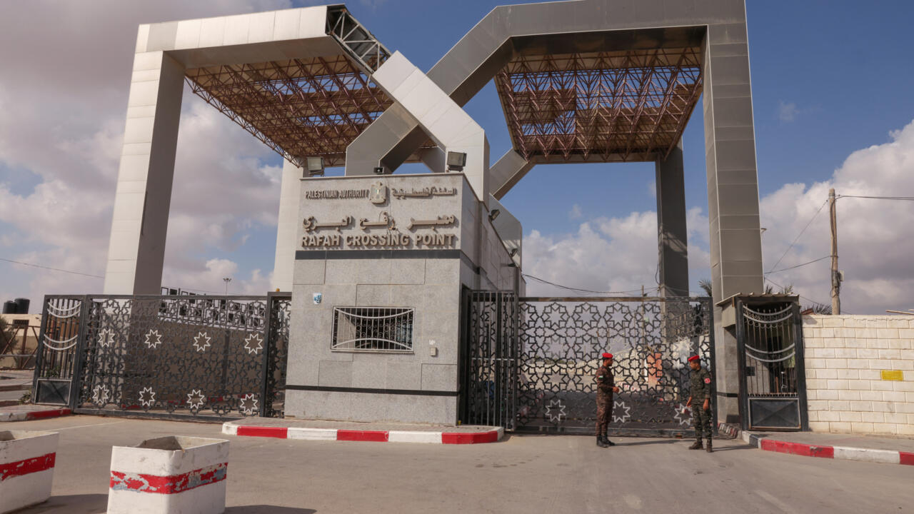 إسرائيل تبدأ الإخلاء.. اتفاق وقف الحرب في غزة يشمل فتح معبر رفح خلال 72 ساعة 1 إسرائيل تبدأ الإخلاء.. اتفاق وقف الحرب في غزة يشمل فتح معبر رفح خلال 72 ساعة