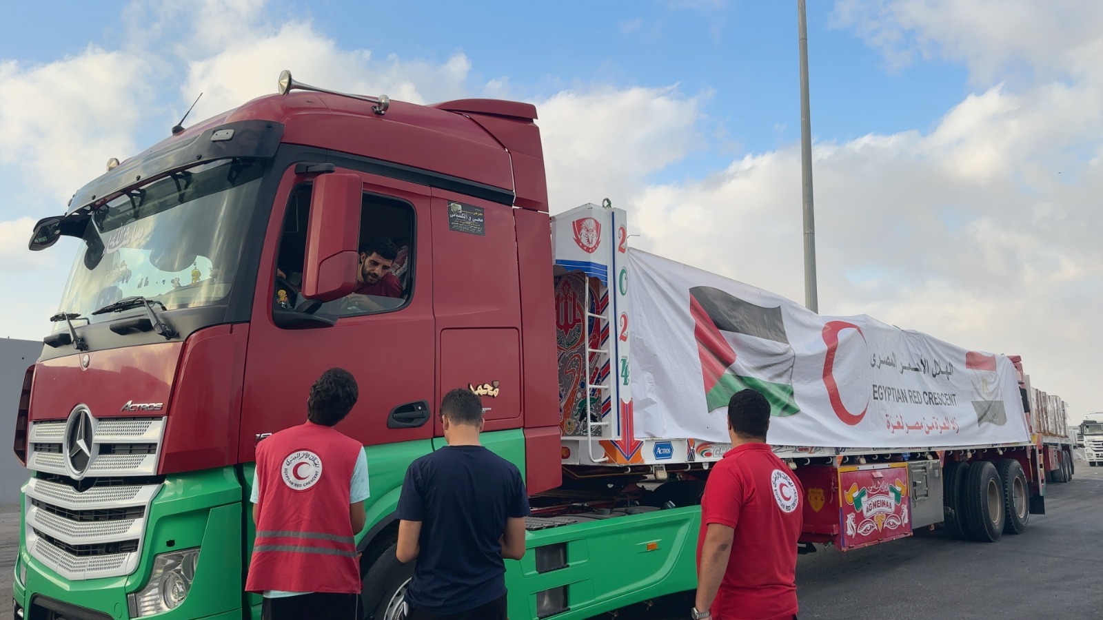 الهلال الأحمر المصري: 580 ألف طن مساعدات إلى غزة خلال عامين من الأزمة